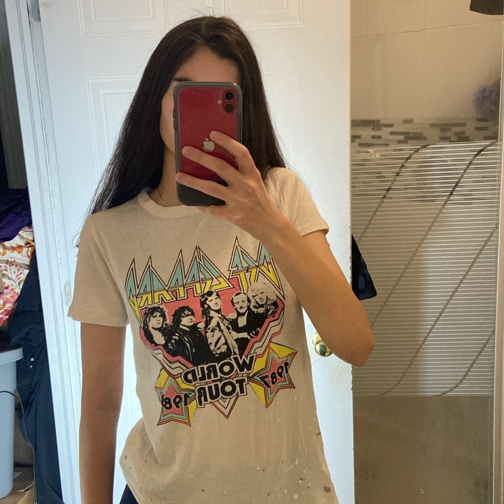 Chaser | Def Leppard World Tour Splattered Band Tee Size M Cream - Picture 5 of 8